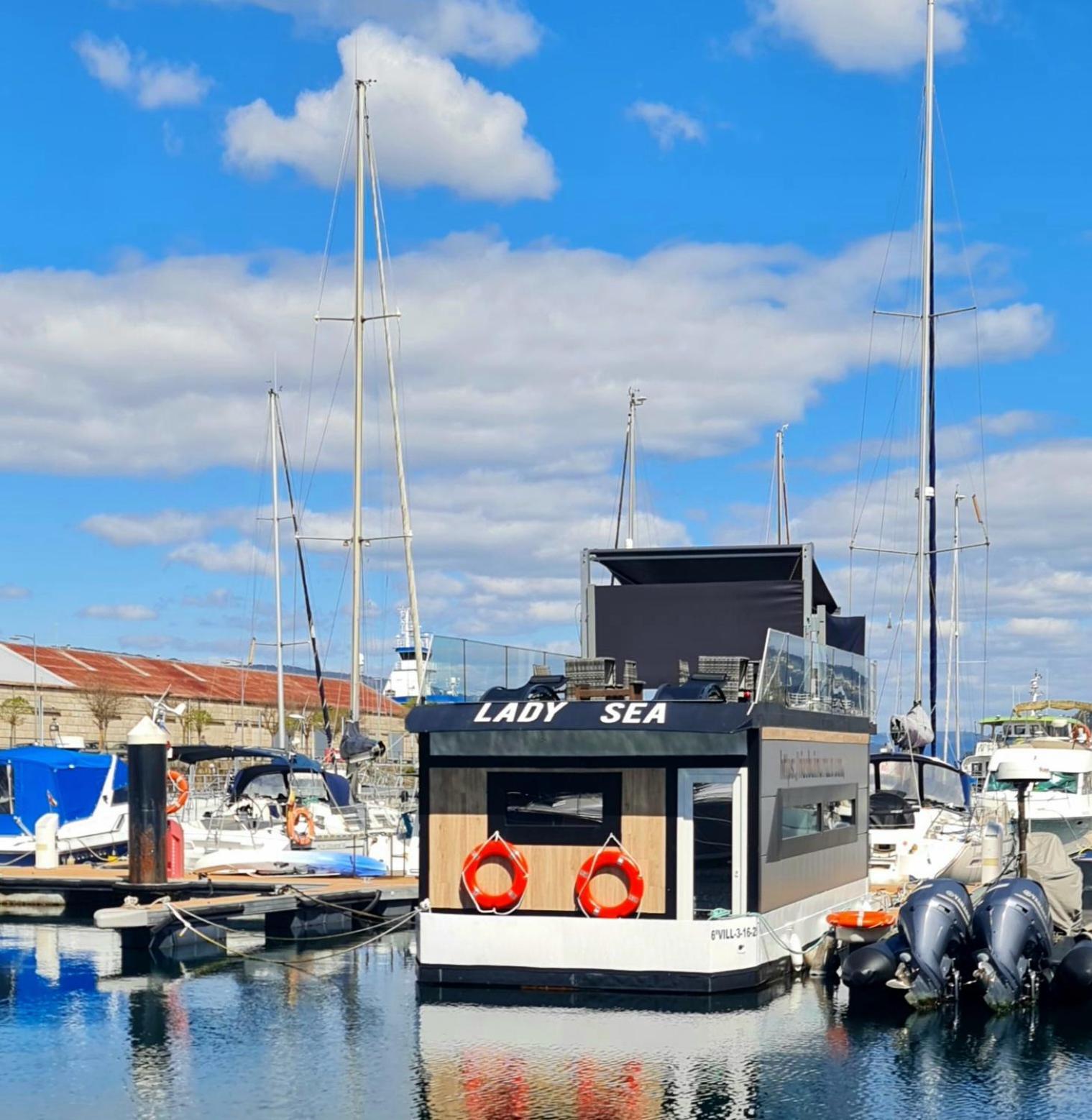 Barco-Apartamento En El Nautico De Виго Экстерьер фото