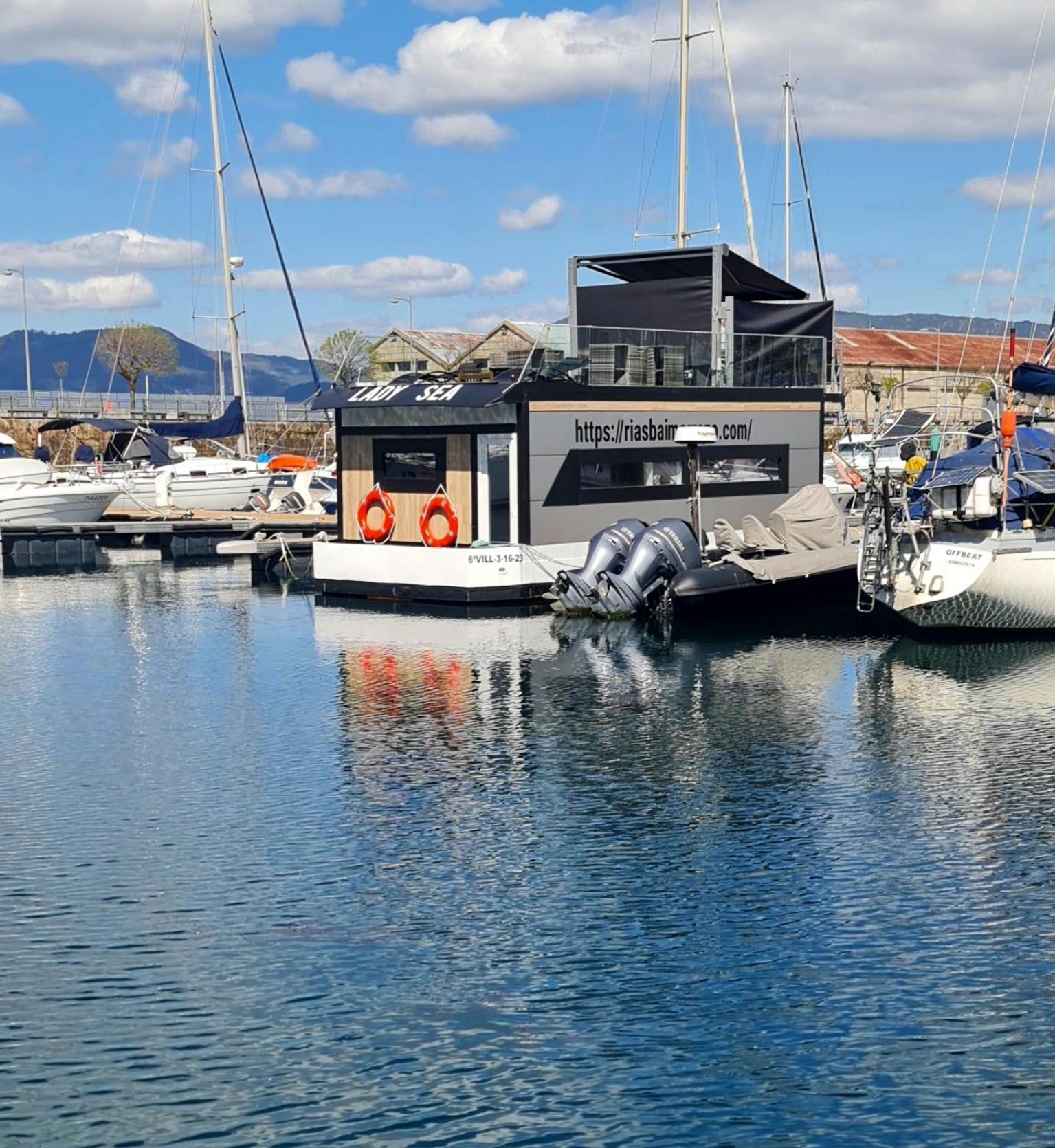 Barco-Apartamento En El Nautico De Виго Экстерьер фото