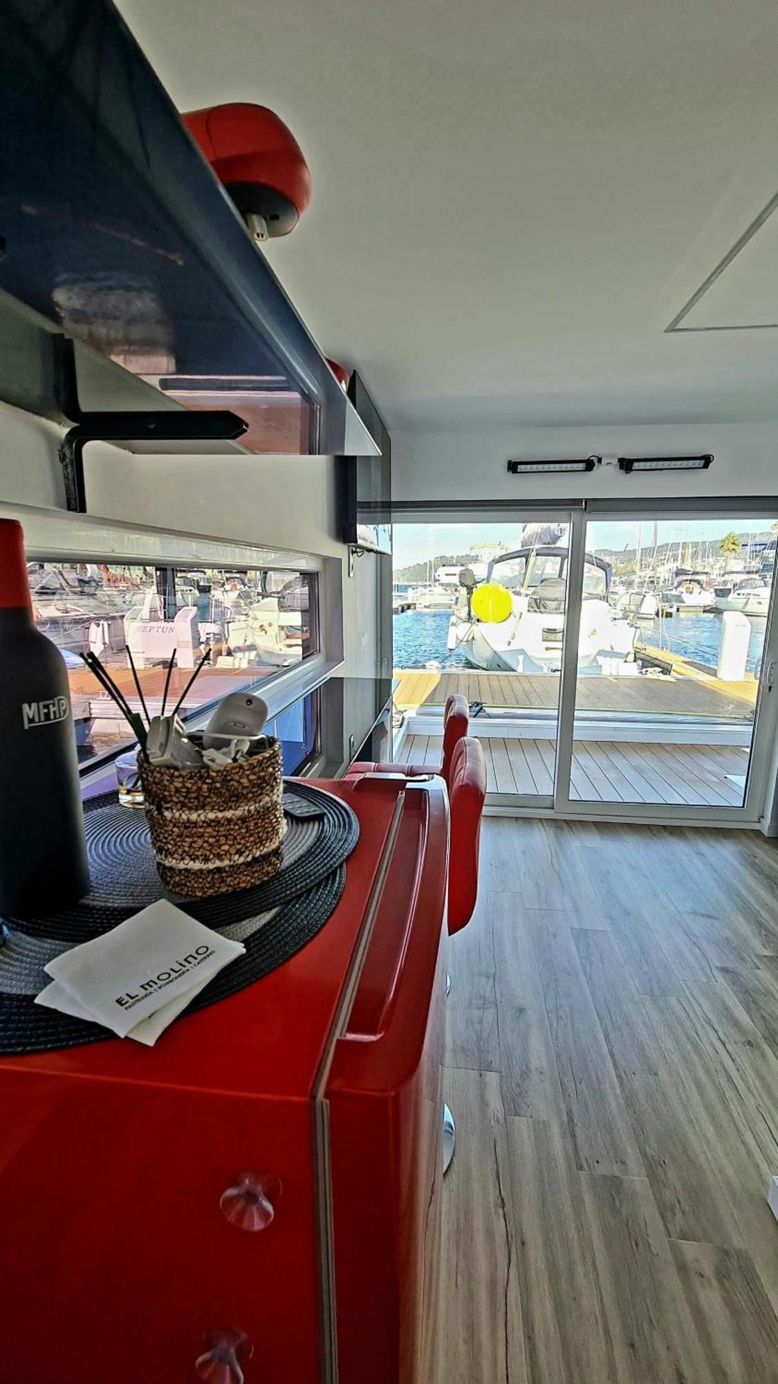 Barco-Apartamento En El Nautico De Виго Экстерьер фото