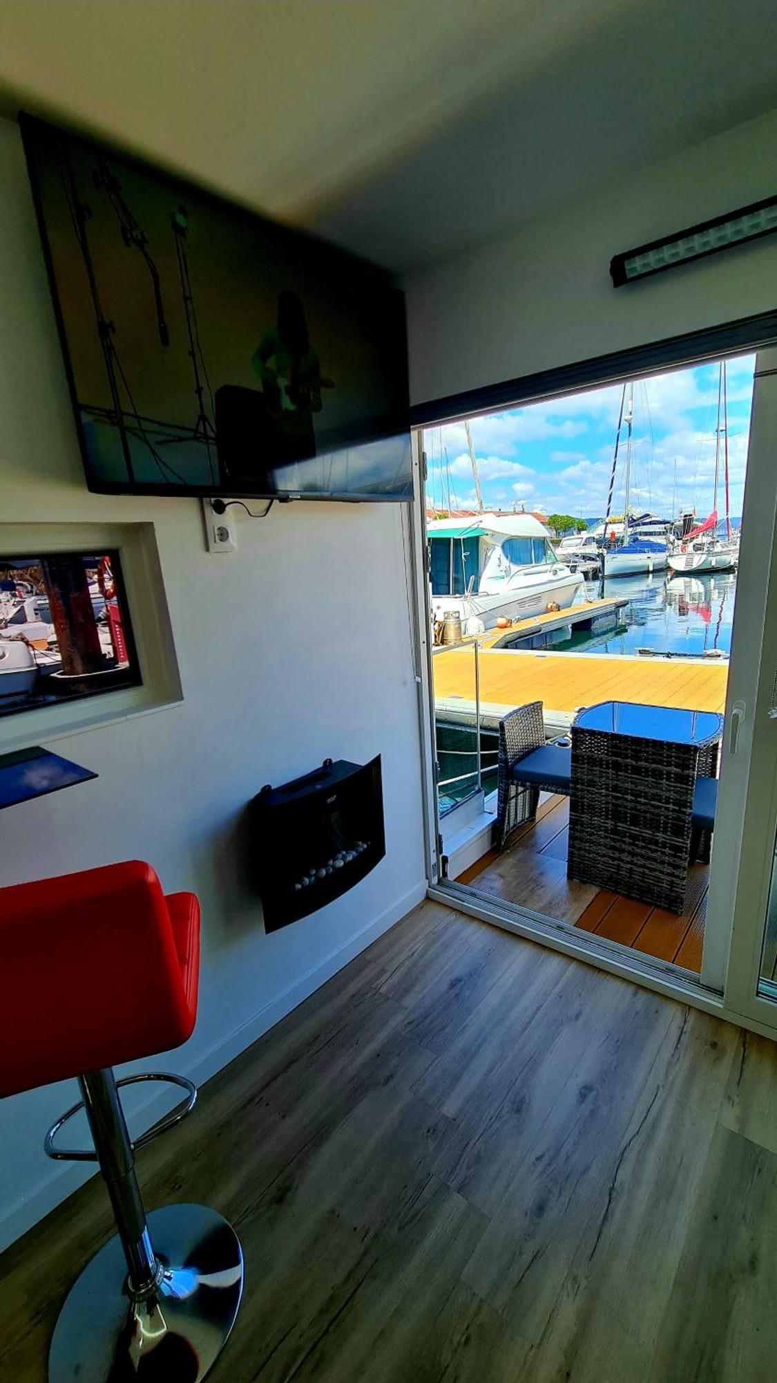 Barco-Apartamento En El Nautico De Виго Экстерьер фото