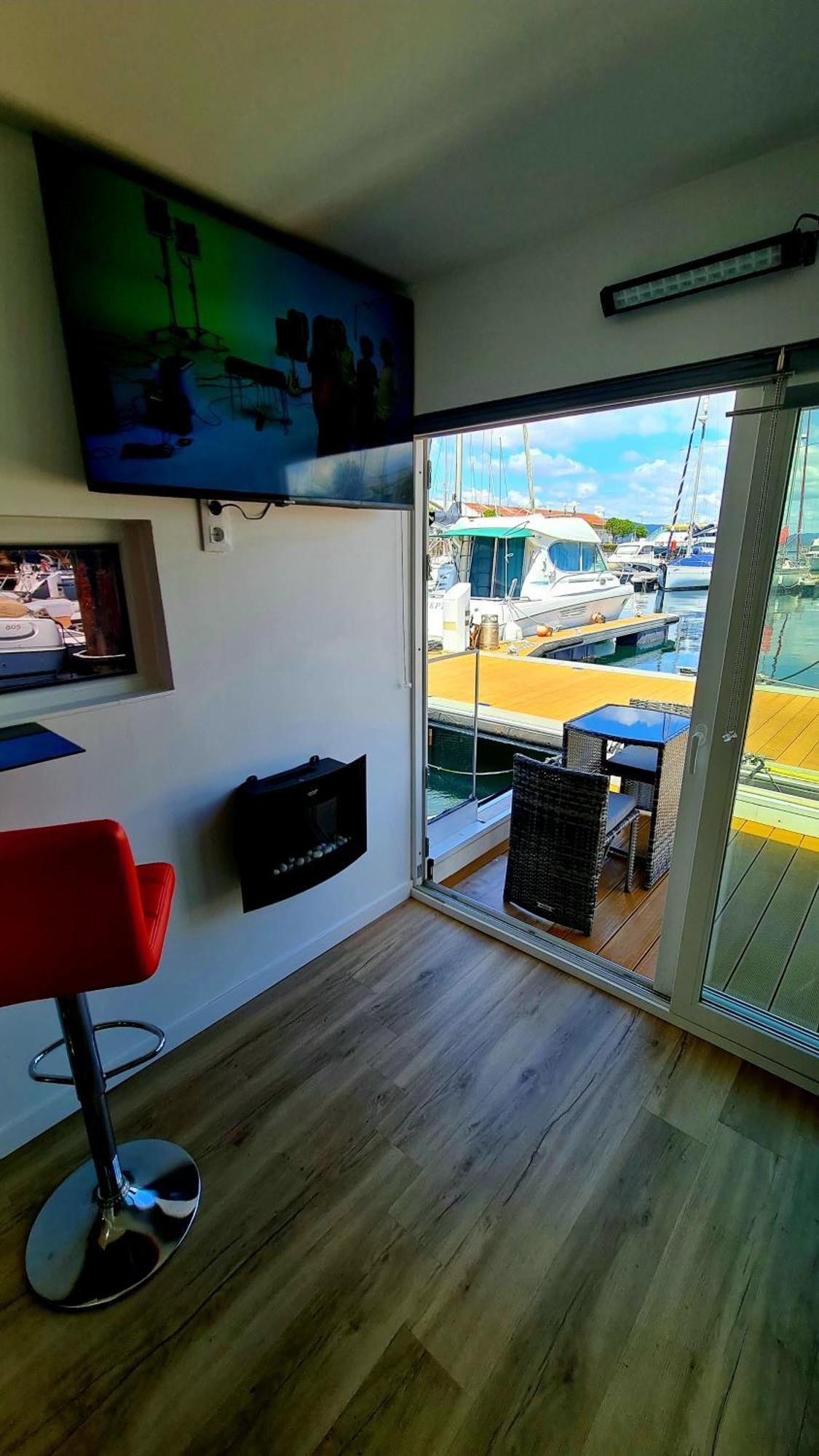 Barco-Apartamento En El Nautico De Виго Экстерьер фото